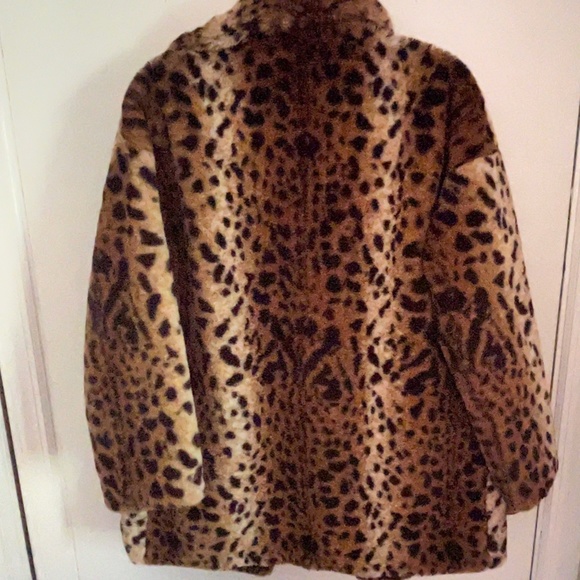 Leopard Print Faux Fur coat - Picture 6 of 7